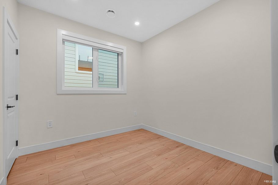 1 3090 Vanness Avenue Vancouver, BC - 16