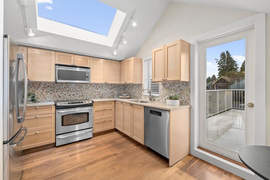 3274 W 1st Avenue Vancouver, BC - 13