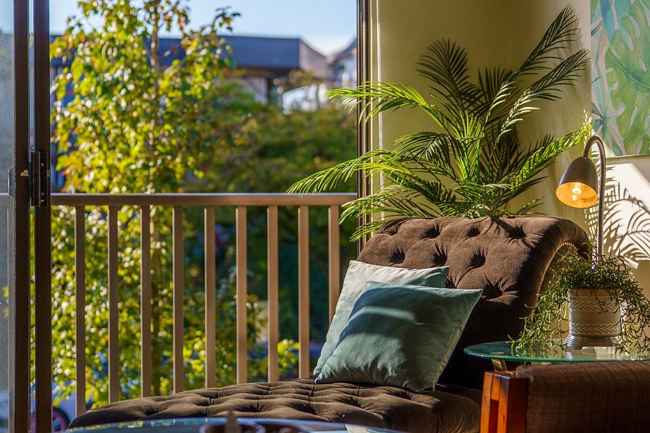 208 2255 W 5th Avenue Vancouver, BC - 2