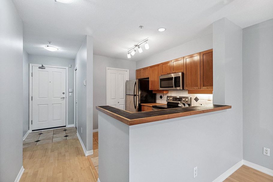 10X 2555 W 4TH AVENUE, Vancouver BC V6K 1P5 Vancouver, BC - 9