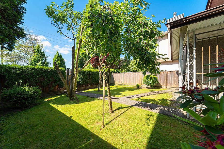 3089 E 1st Avenue Vancouver, BC - 4