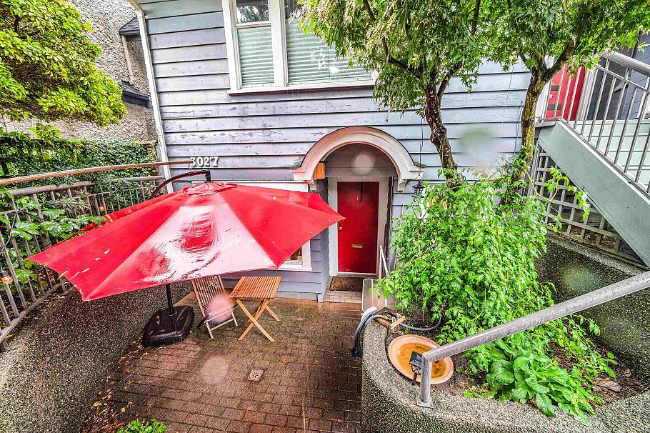 3025 W 2nd Avenue Vancouver, BC - 2