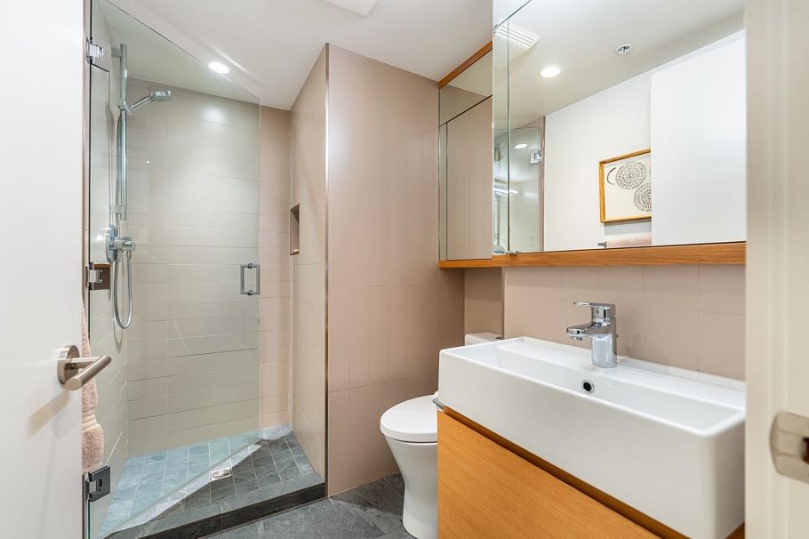 101 1858 W 5th Avenue Vancouver, BC - 2