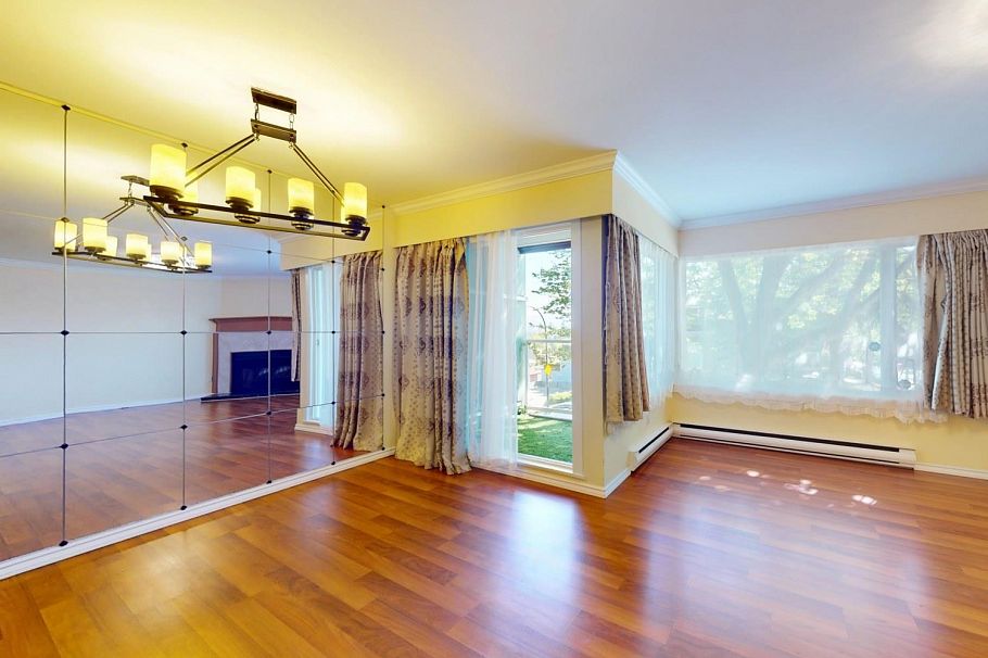 2395 Oak Street Vancouver, BC - 11