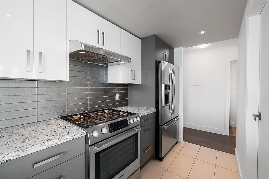 1202 1383 Marinaside Crescent Vancouver, BC - 10