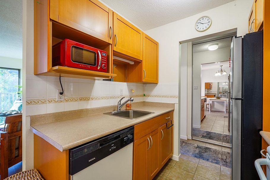 208 2255 W 5th Avenue Vancouver, BC - 9