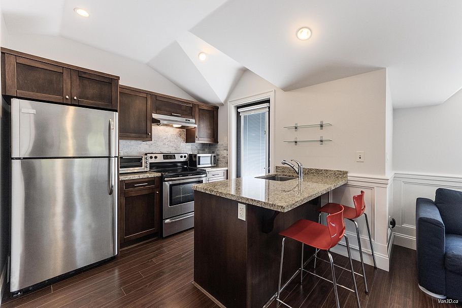 4698 W 11th Avenue Vancouver, BC - 35