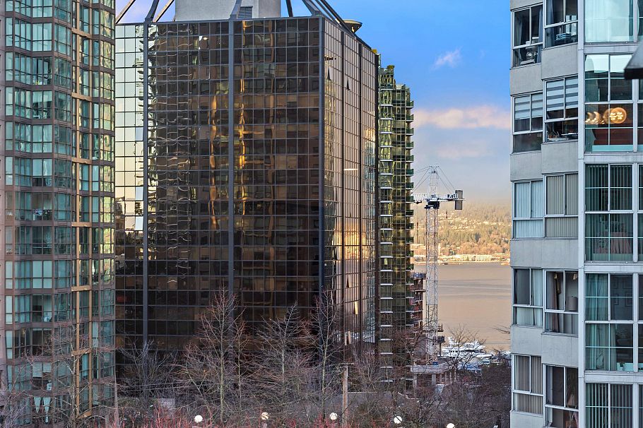 301 789 Jervis Street Vancouver, BC - 3