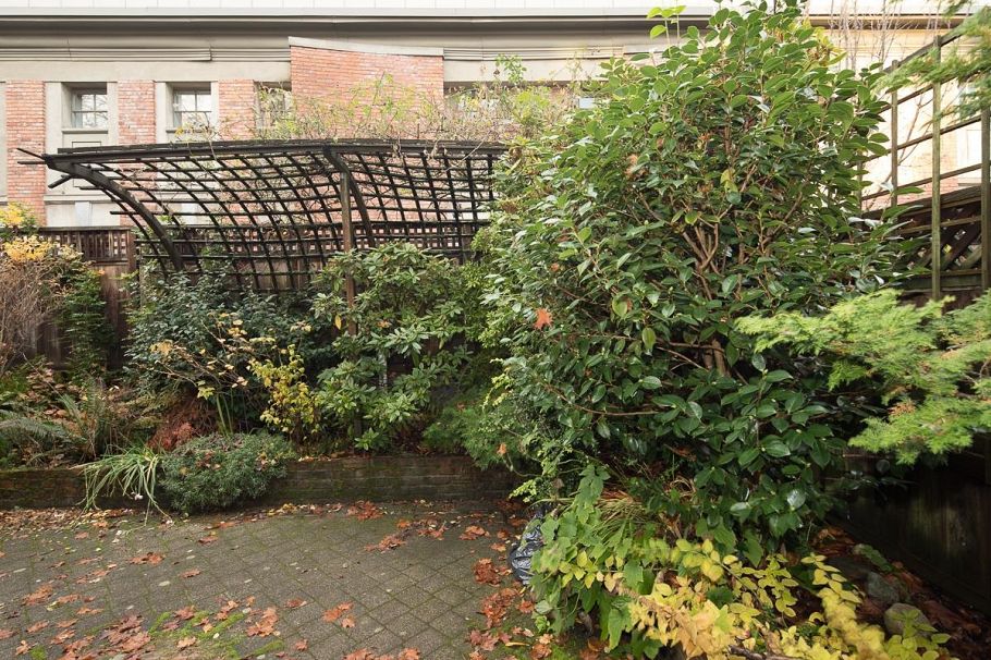 2305 W 3rd Avenue Vancouver, BC - 4