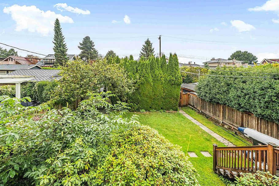 3025 W 2nd Avenue Vancouver, BC - 3