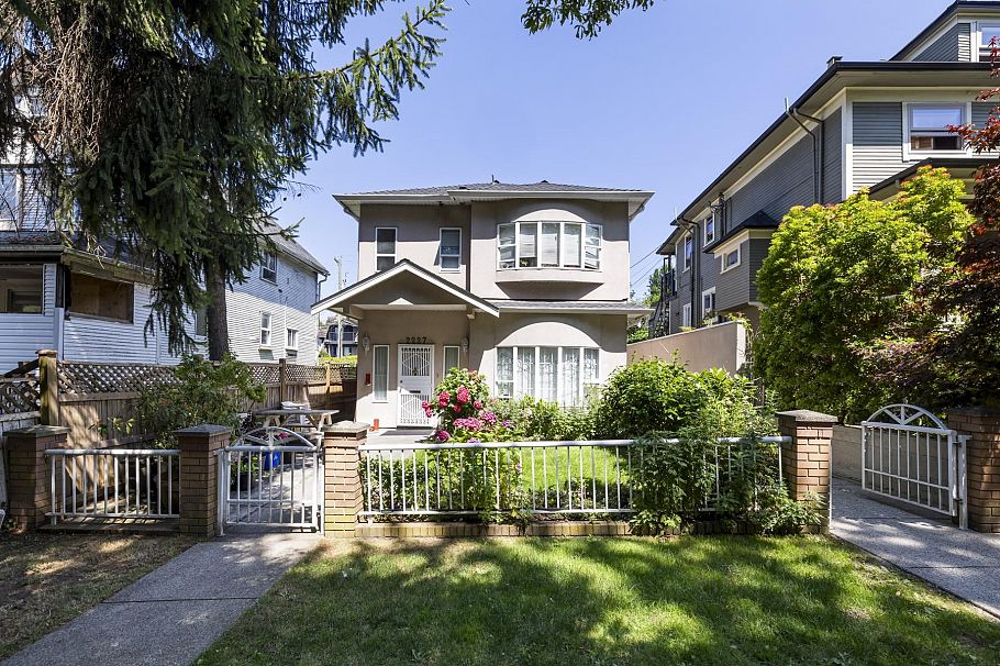 2229 Oxford Street Vancouver, BC - 1