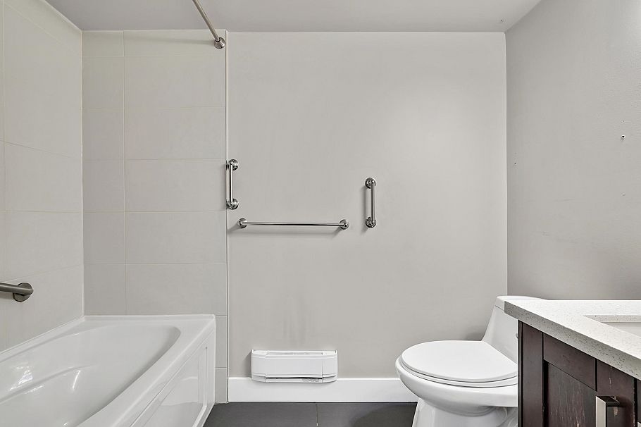 208 707 E 43rd Avenue Vancouver, BC - 26