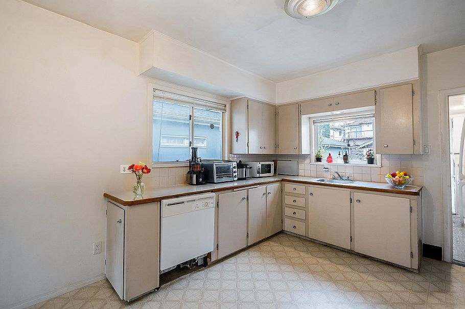 869 W 60th Avenue Vancouver, BC - 3