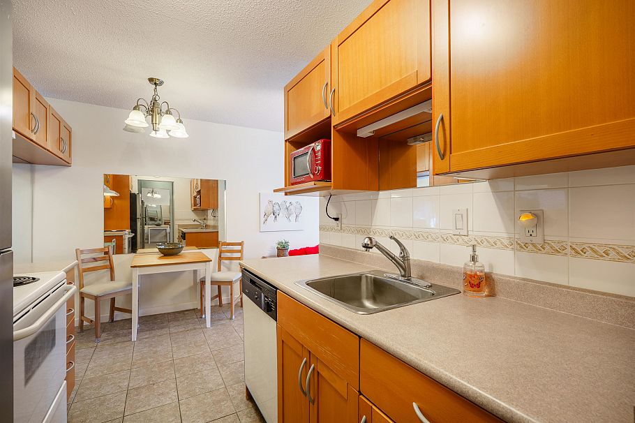 208 2255 W 5th Avenue Vancouver, BC - 12