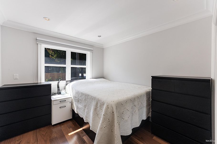 4698 W 11th Avenue Vancouver, BC - 31