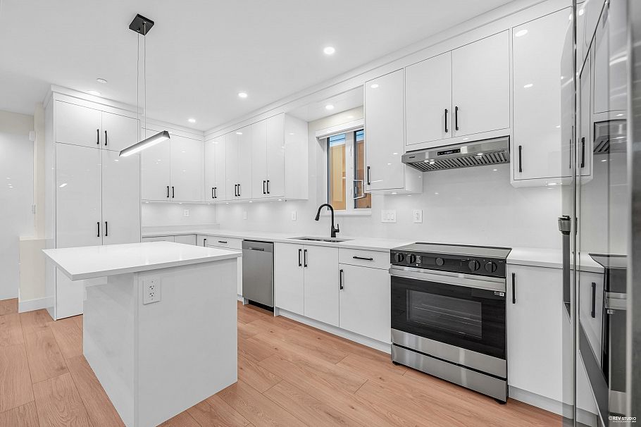 2 3090 Vanness Avenue Vancouver, BC - 5