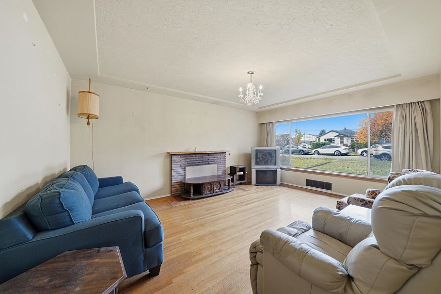 5878 Argyle Street Vancouver, BC - 4