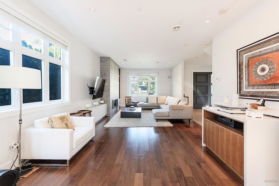 4698 W 11th Avenue Vancouver, BC - 9