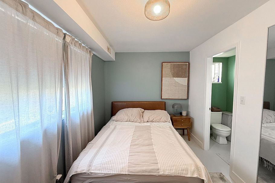 1717 Tatlow Avenue North Vancouver, BC - 16