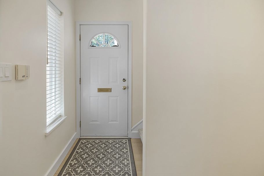 2229 Oxford Street Vancouver, BC - 2