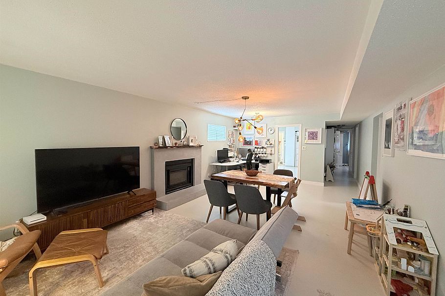 1717 Tatlow Avenue North Vancouver, BC - 24