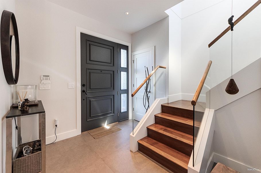 4698 W 11th Avenue Vancouver, BC - 3