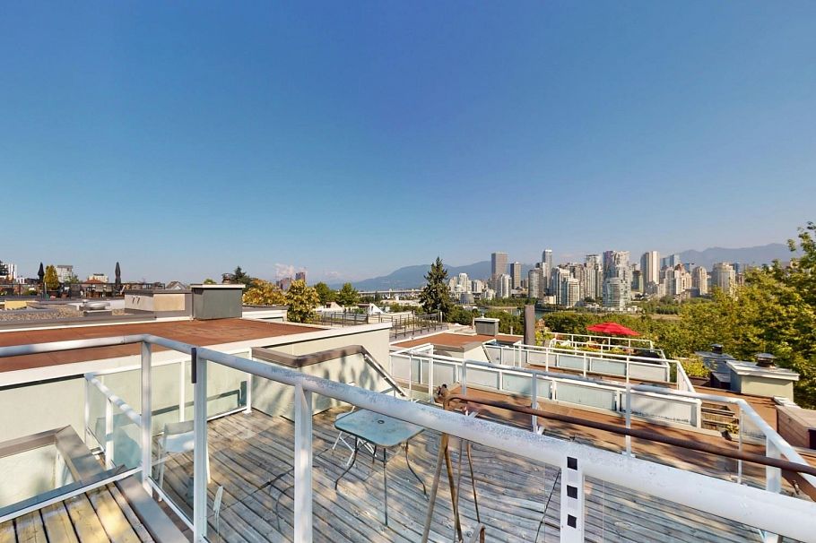 2395 Oak Street Vancouver, BC - 2