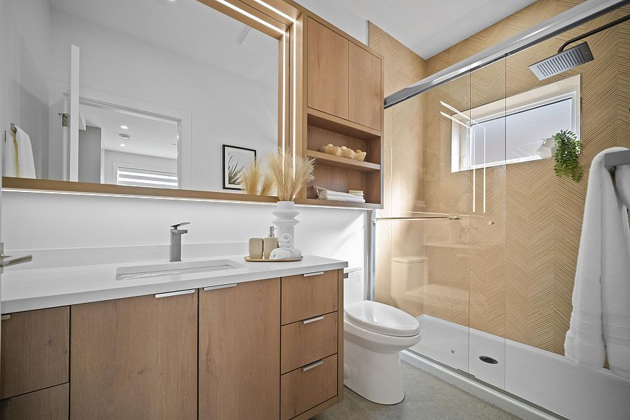 1 3563 E 25th Avenue Vancouver, BC - 8