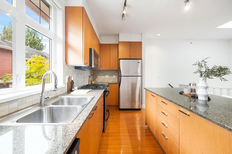 2276 St. George Street Vancouver, BC - 8