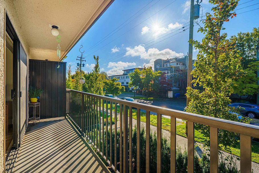 208 2255 W 5th Avenue Vancouver, BC - 18