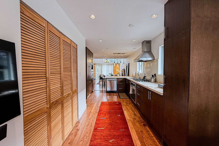 1717 Tatlow Avenue North Vancouver, BC - 11