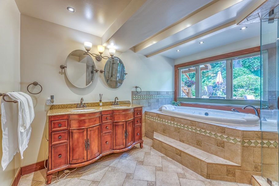 466 E Kings Road North Vancouver, BC - 21