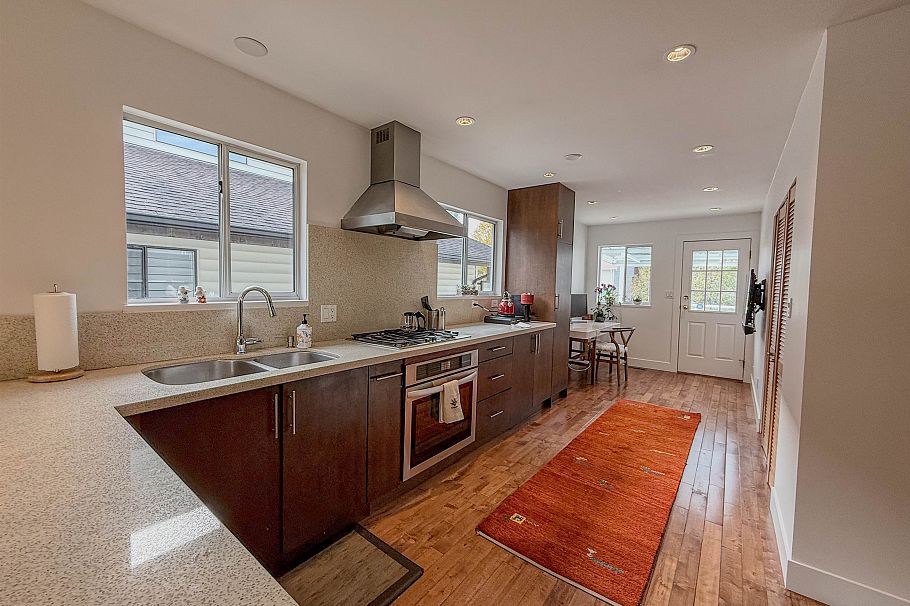 1717 Tatlow Avenue North Vancouver, BC - 10