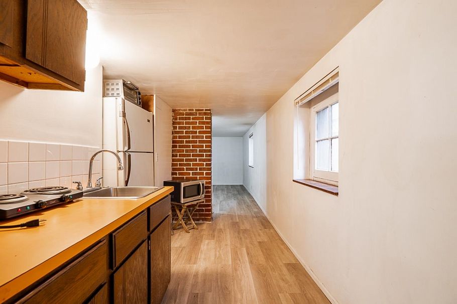 869 W 60th Avenue Vancouver, BC - 5