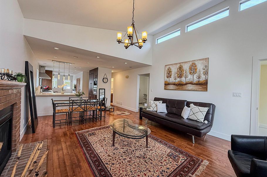 1717 Tatlow Avenue North Vancouver, BC - 2