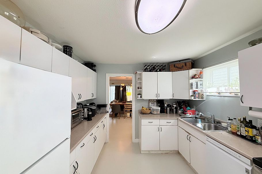 1717 Tatlow Avenue North Vancouver, BC - 26