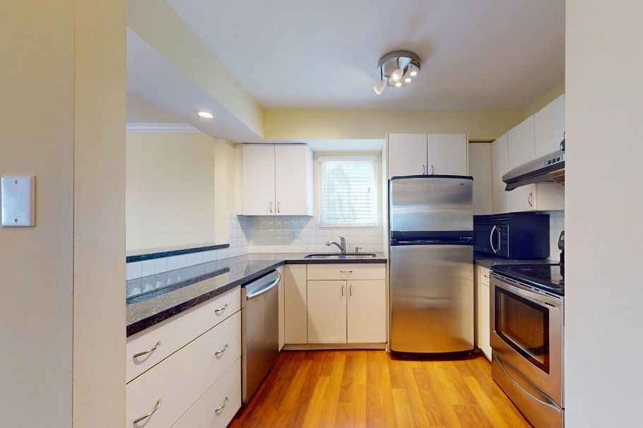 2395 Oak Street Vancouver, BC - 14