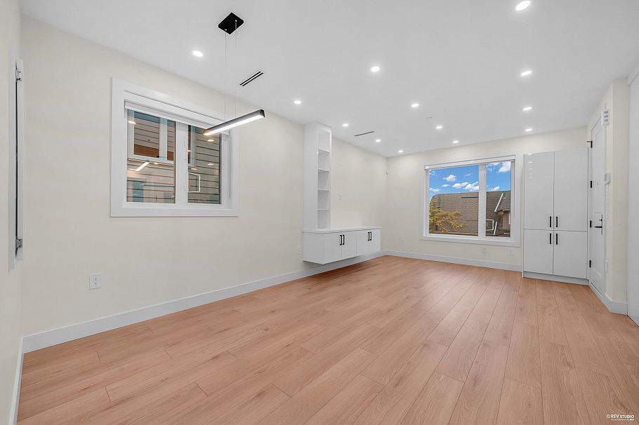 3 3090 Vanness Avenue Vancouver, BC - 3