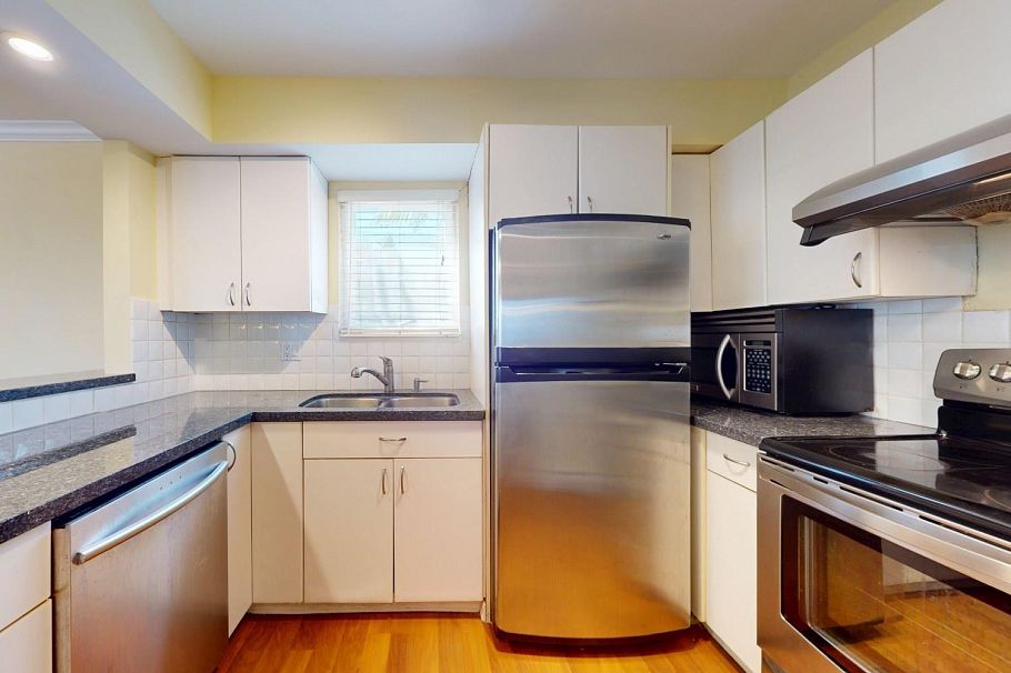 2395 Oak Street Vancouver, BC - 15