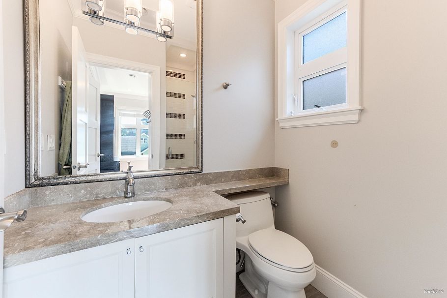 4698 W 11th Avenue Vancouver, BC - 24