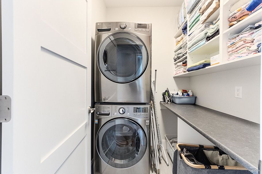 4698 W 11th Avenue Vancouver, BC - 25