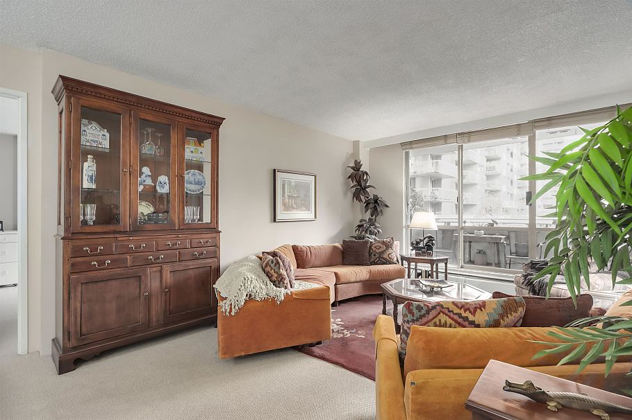 208 2016 Fullerton Avenue North Vancouver, BC - 2