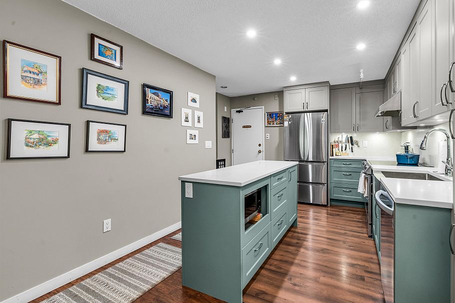 319 1500 Pendrell Street Vancouver, BC - 3