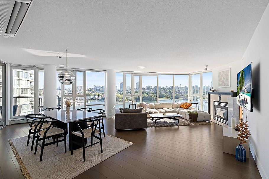 1202 1383 Marinaside Crescent Vancouver, BC - 1