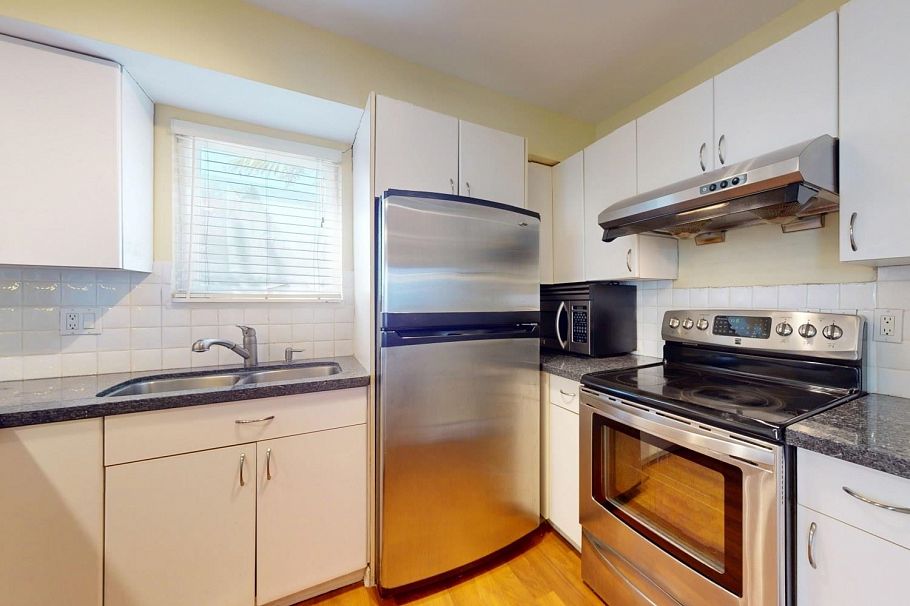 2395 Oak Street Vancouver, BC - 16