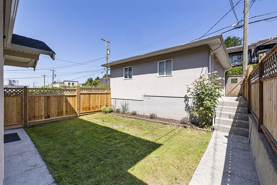 2229 Oxford Street Vancouver, BC - 24