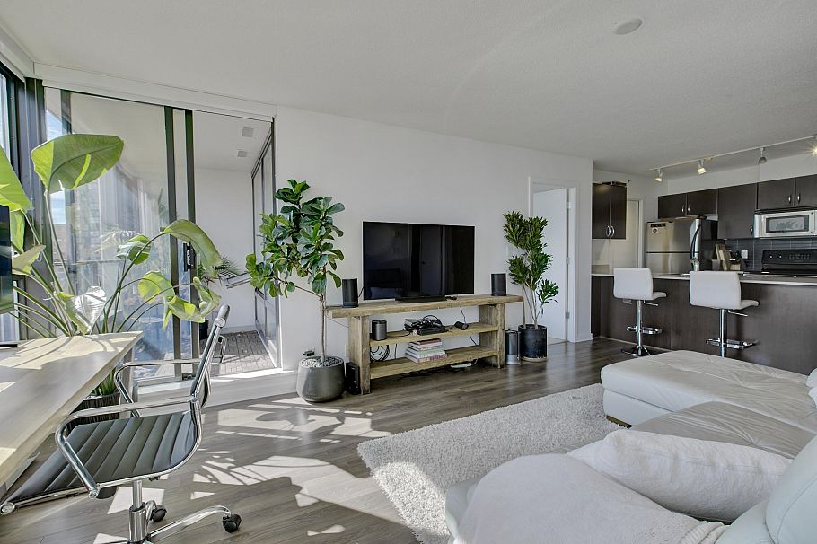 938 Smithe Street Vancouver, BC - 1