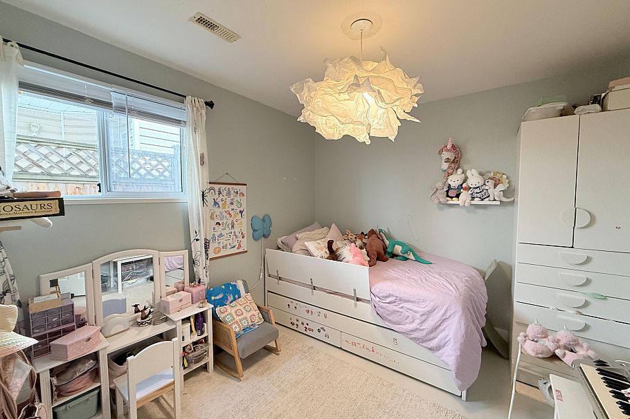 1717 Tatlow Avenue North Vancouver, BC - 29