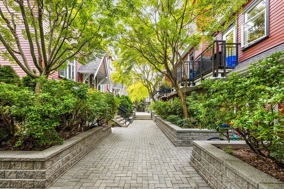 2276 St. George Street Vancouver, BC - 23