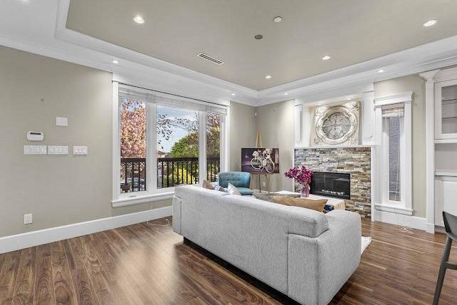 455 E 60th Avenue Vancouver, BC - 4